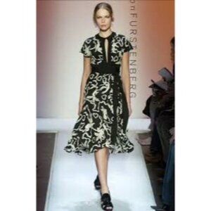 Diane von Furstenberg DVF Fight for Love Dress Vintage size 2 Rare Cupids, Heart